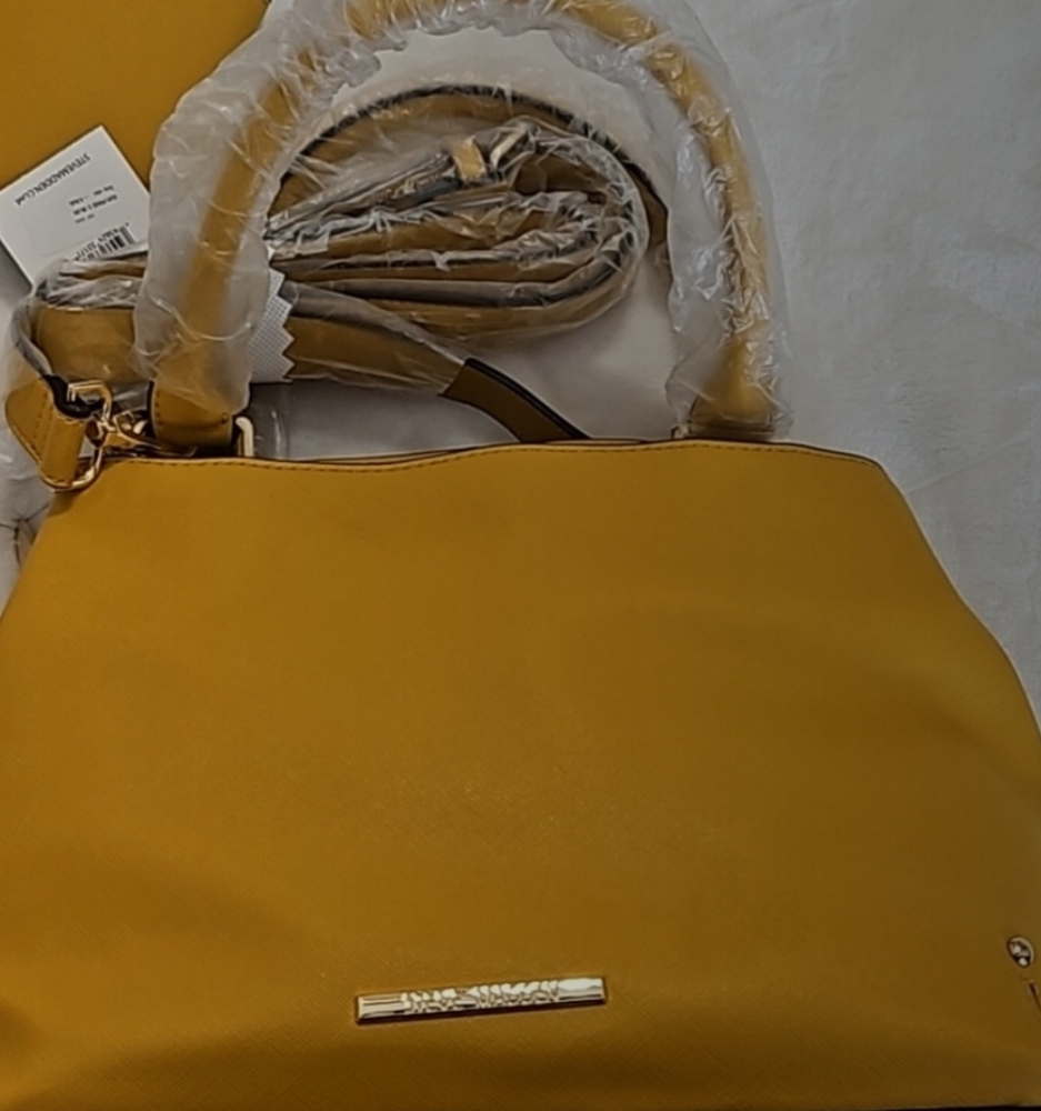 Steve Madden Mustard Mini Bdelta NWT 🦋